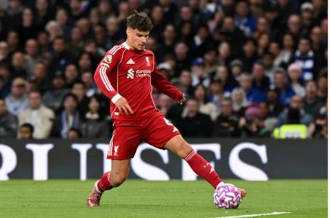 Arne Slot giải thích lý do Milos Kerkez rời sân sớm trước Chelsea