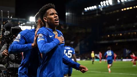 Estevao Willian hé lộ lời động viên của HLV Enzo Maresca