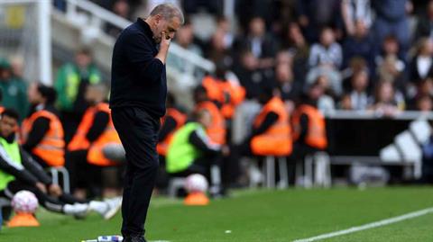 Ange Postecoglou phản ứng mạnh mẽ trước tin đồn bị sa thải