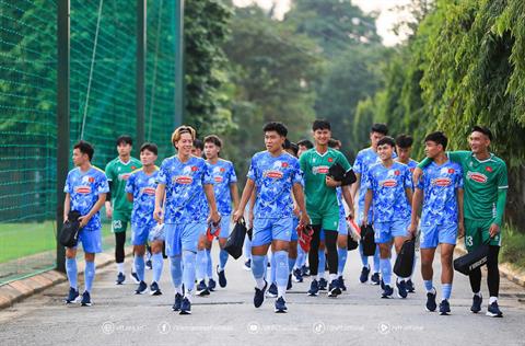 U23 Việt Nam bước vào tập luyện, HLV Đinh Hồng Vinh ấn tượng với tiềm năng của sao Việt kiều