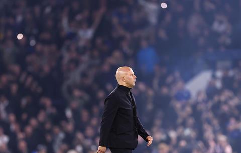Arne Slot và khúc quanh khắc nghiệt đầu tiên của hành trình tại Liverpool
