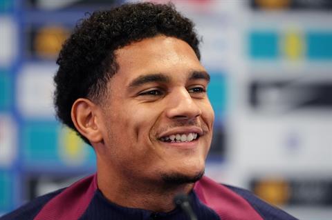 Quansah lý giải quyết định rời Liverpool sang Leverkusen