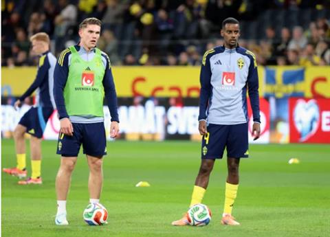 Truyền thông Thụy Điển chỉ trích Alexander Isak và Viktor Gyokeres