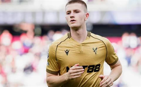 Chelsea được khuyên nên đánh bại MU và Liverpool vụ Adam Wharton