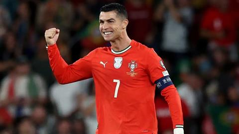 Cristiano Ronaldo gửi thông điệp mạnh mẽ sau cú đúp cho Bồ Đào Nha