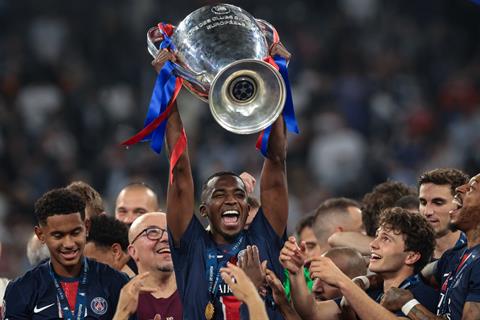 Điểm tin bóng đá sáng 17/10: PSG gia hạn với trụ cột hàng thủ