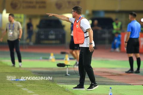 HLV Harry Kewell đau đớn sau trận thua Ninh Bình, chia sẻ về Hoàng Hên