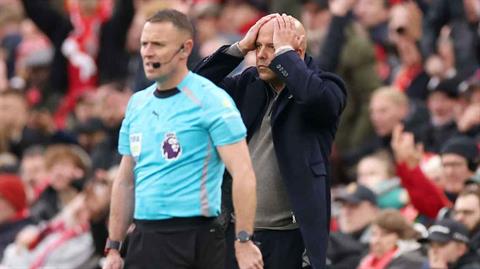 Arne Slot thừa nhận đang đối mặt thử thách lớn tại Anfield