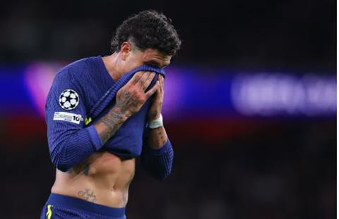 Sao Atletico chỉ trích trọng tài sau thất bại trước Arsenal