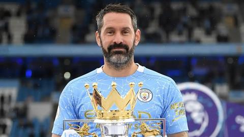 Thủ môn kỳ cựu của Man City chính thức giải nghệ