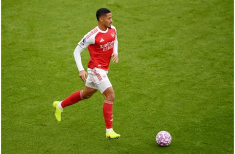 Vì sao William Saliba rời sân sớm trước Crystal Palace?