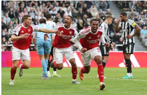 HLV Burnley lên tiếng khen ngợi Arsenal