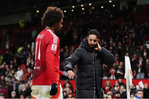 Joshua Zirkzee được khuyên rời MU vào tháng 1