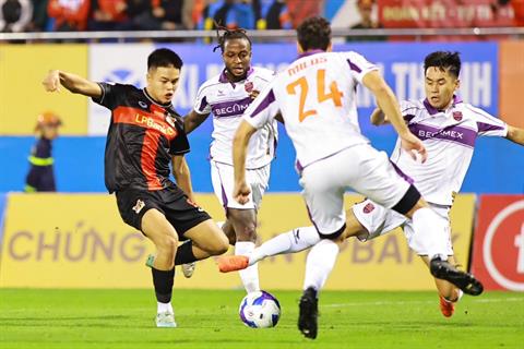 HLV Ninh Bình bức xúc khi tiền vệ Thành Trung chấn thương nặng