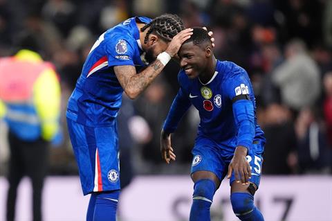 Joao Pedro hứa mời Caicedo đi ăn sau khi chấm dứt chuỗi tịt ngòi