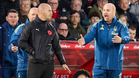 Sean Dyche chỉ trích VAR sau bàn thắng gây tranh cãi của MU