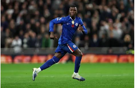 Moises Caicedo được khen hay nhất ở vị trí của mình