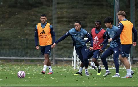 Oxlade-Chamberlain trở lại tập luyện cùng Arsenal