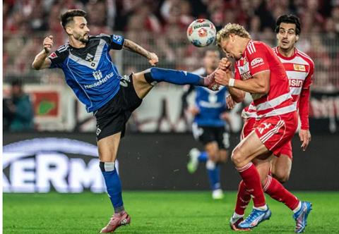 Cầu thủ Arsenal nhận 2 thẻ đỏ sau 3 trận