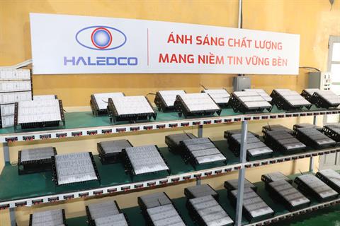 HALEDCO tư vấn giải pháp chiếu sáng sân bóng chuẩn thi đấu, an toàn và tiết kiệm