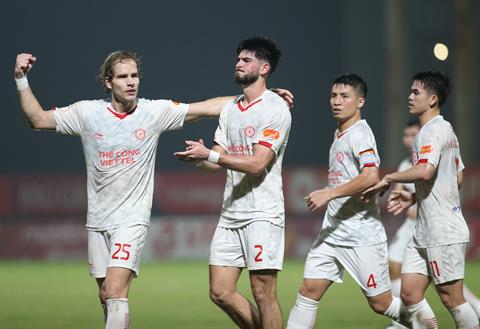 Trung vệ Việt kiều Mỹ chính thức mở tài khoản bàn thắng tại V.League