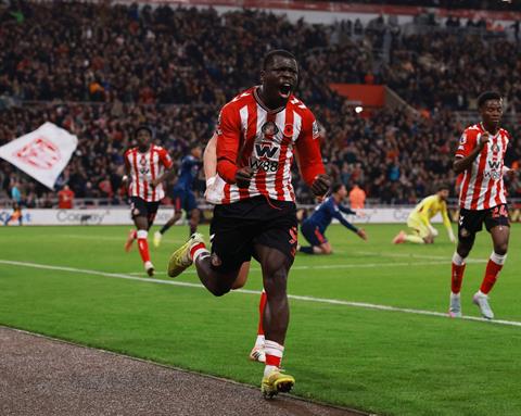 Sunderland là khắc tinh của các đội bóng thành London