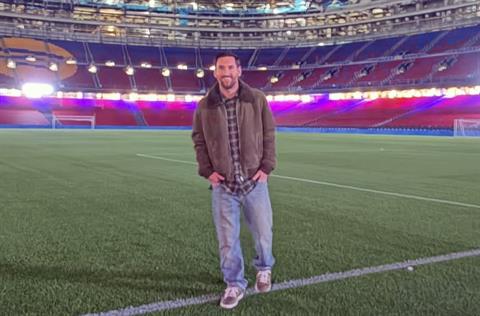 Leo Messi bất ngờ trở lại Barcelona