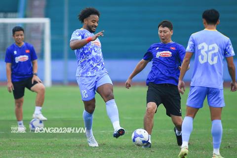 HLV Kim Sang Sik thừa nhận Xuân Son tăng cân