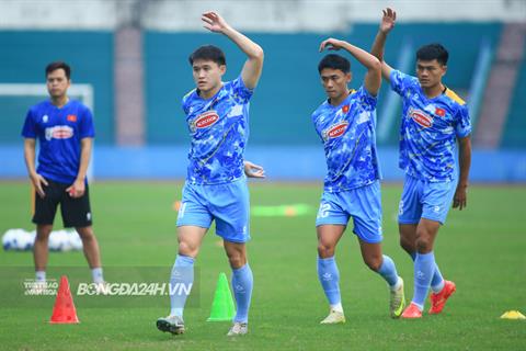 Tân binh tuyển Việt Nam nghĩ lời triệu tập là trò đùa