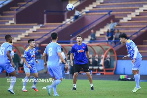 Hai Long bị đau vai, tuyển Việt Nam vẫn chưa có đủ đội hình