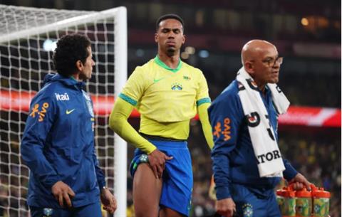 Gabriel Magalhaes và Riccardo Calafiori khiến Arsenal như ngồi trên đống lửa
