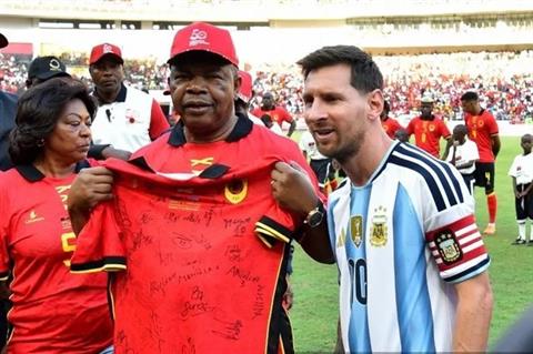 Tình yêu đất nước của Messi đang bị lợi dụng?