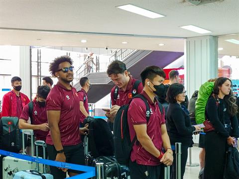 ĐT Việt Nam về nước sau chiến thắng trước ĐT Lào