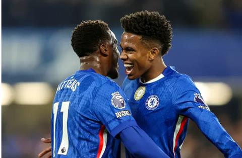 MU hạ Everton tại Old Trafford, Man City chia điểm trên sân của Newcastle