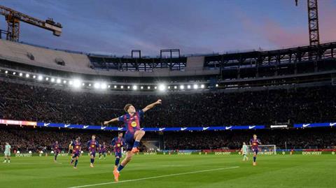 Flick phấn khởi khi Barca thắng tưng bừng ngày trở lại Camp Nou