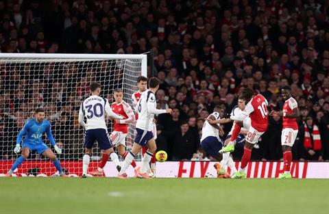 Vì sao bàn thắng tranh cãi của Eze trước Tottenham được công nhận?