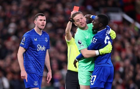 Gueye và Keane lên sàn đấm bốc để giải quyết mâu thuẫn