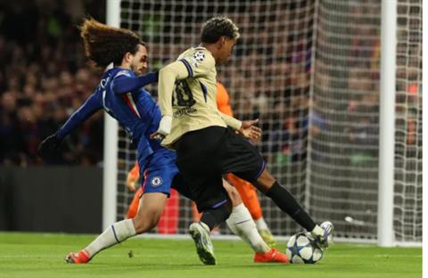 Robert Sanchez khen ngợi Marc Cucurella vì đã bỏ túi Lamine Yamal