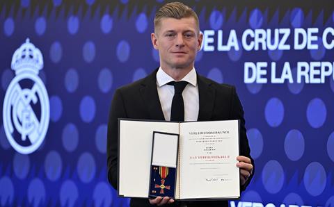 Toni Kroos được trao Huân chương Hiệp sĩ Cộng hòa Liên bang Đức
