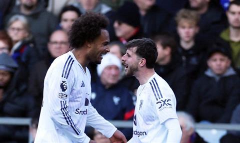 Bruno Fernandes đánh giá cao đóng góp của Zirkzee cho MU