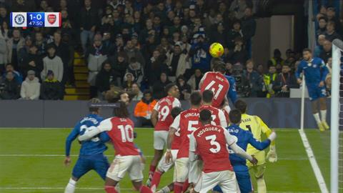 Bàn mở tỉ số của Chelsea trước Arsenal có lỗi việt vị?