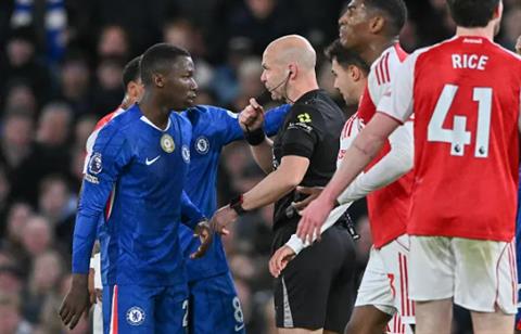 Theo Walcott nhận định về Chelsea