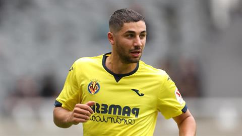 Tiểu sử tiền vệ trung tâm Santi Comesana