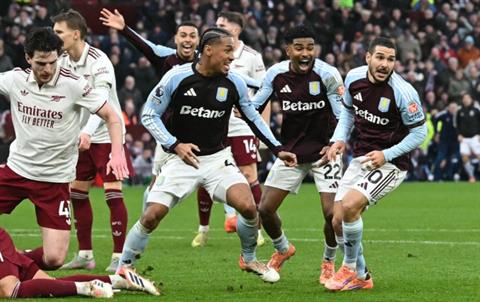 Gary Neville đưa lời khuyên cho Arsenal sau trận thua Aston Villa