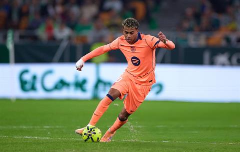 Hansi Flick hé lộ vai trò mới của Lamine Yamal ở Barca