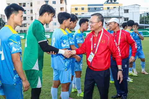 ĐT U22 Việt Nam nhận lời động viên trước thềm đại chiến Malaysia