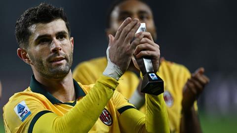 Pulisic lập cú đúp dù bị cúm, AC Milan giành ngôi đầu Serie A