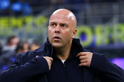 Arne Slot: “Lời xin lỗi nên xuất phát từ tôi hay từ Salah?”