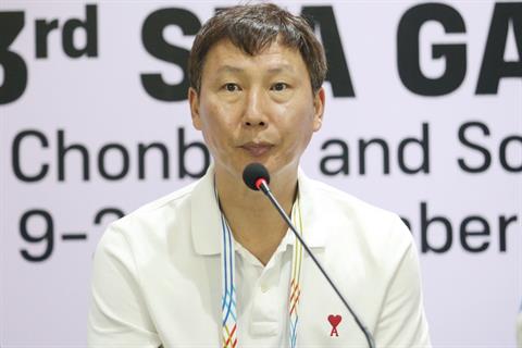 Vượt qua vòng bảng, HLV Kim Sang Sik mong vô địch tại Rajamangala