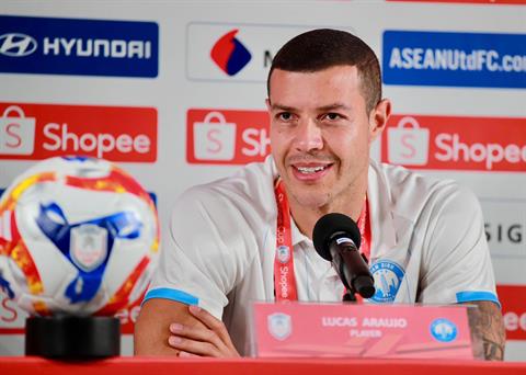 Ngoại binh Nam Định ủng hộ U22 Việt Nam trước chung kết SEA Games